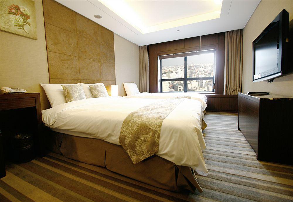 Hotel Three Seven 3*